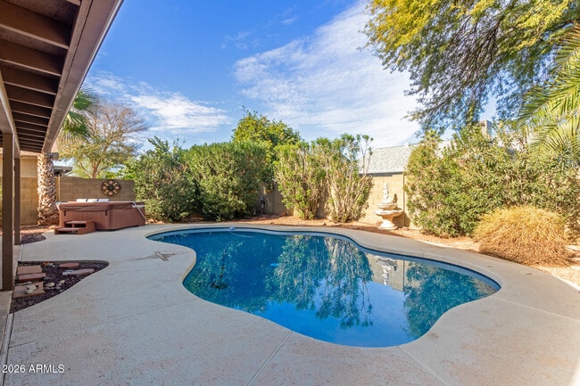 Building Photo - 4334 W Behrend Dr