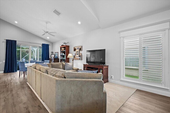 Building Photo - 83 Satinwood Ln