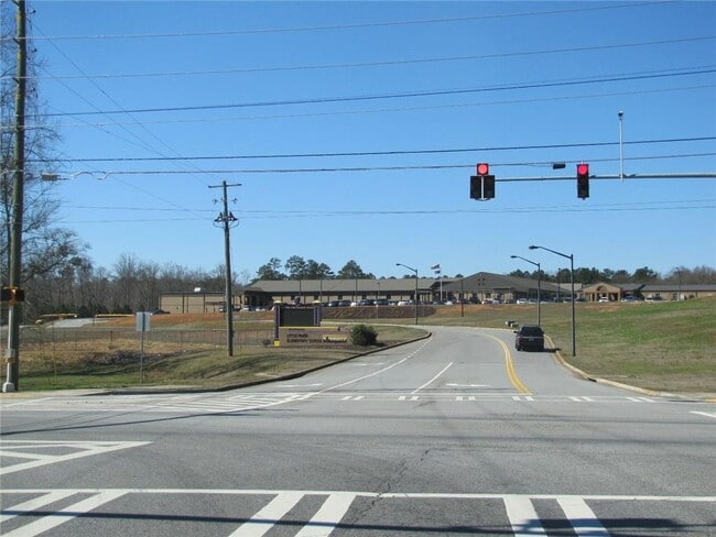 Building Photo - 462 Spring View Dr