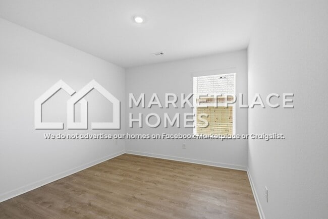 Building Photo - 3040 Laredo Ln