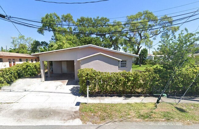 Building Photo - Nice 5-2 house in Dania