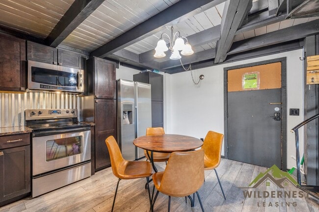Building Photo - Treehouse Condo - 3rd floor Modern 2 Bedro...