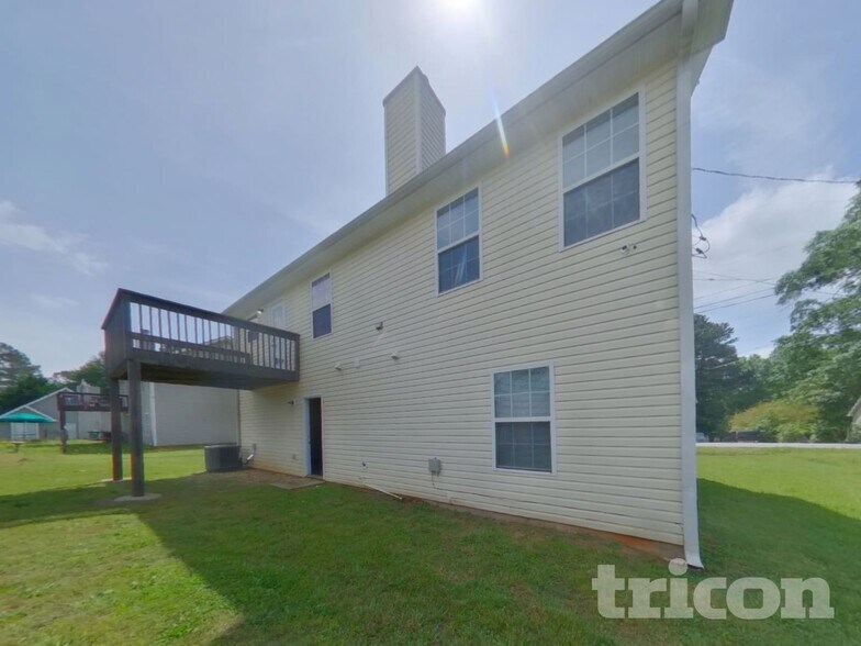 Building Photo - 117 Elder Dr SE
