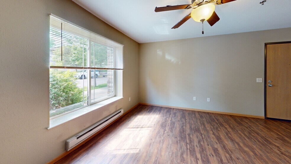 Building Photo - 420 11th St N