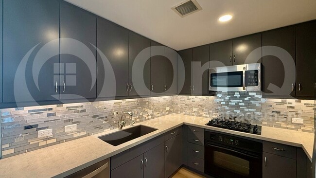 Building Photo - 7157 E Rancho Vista Dr