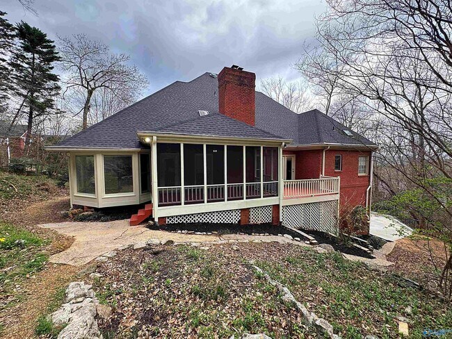 Building Photo - 1319 Chesterfield Rd SE