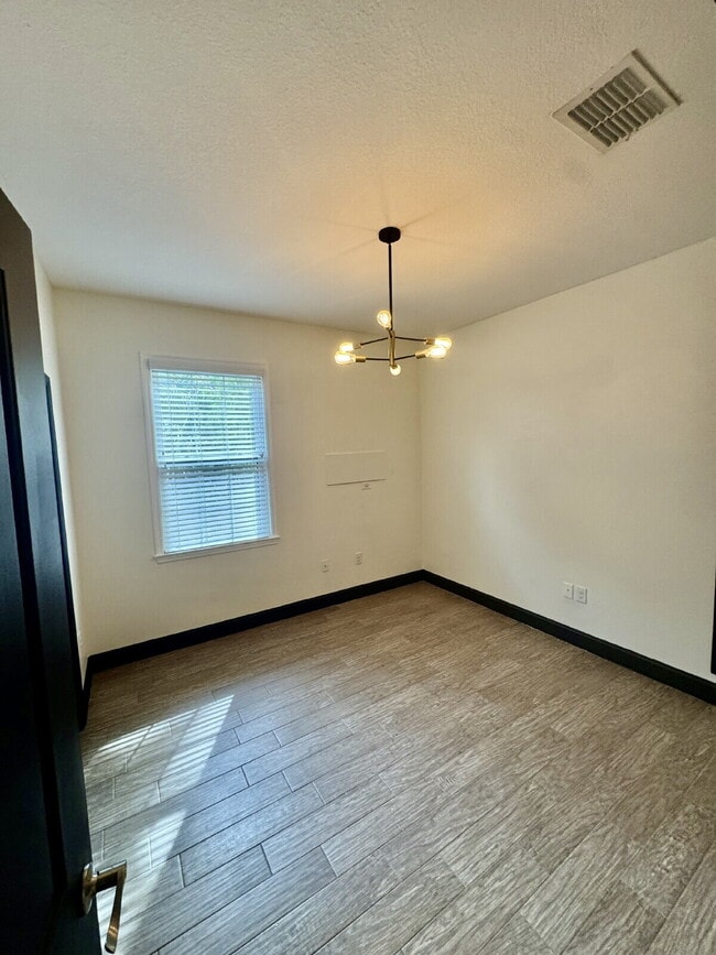 Building Photo - 331 N Trask St