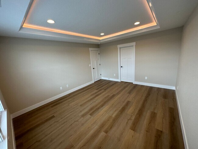 Building Photo - 616