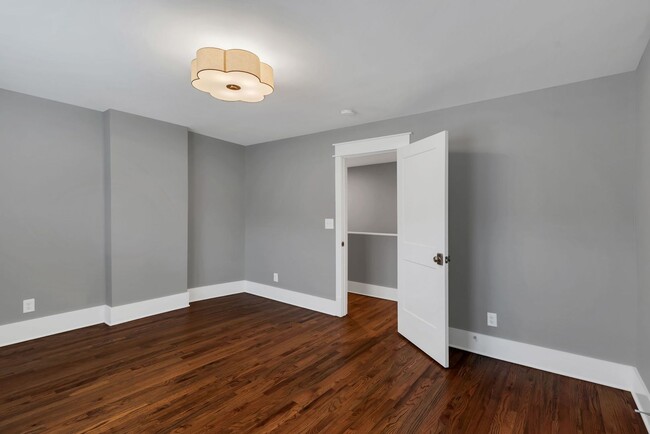 Building Photo - Total remodeled East Nashville Beauty!