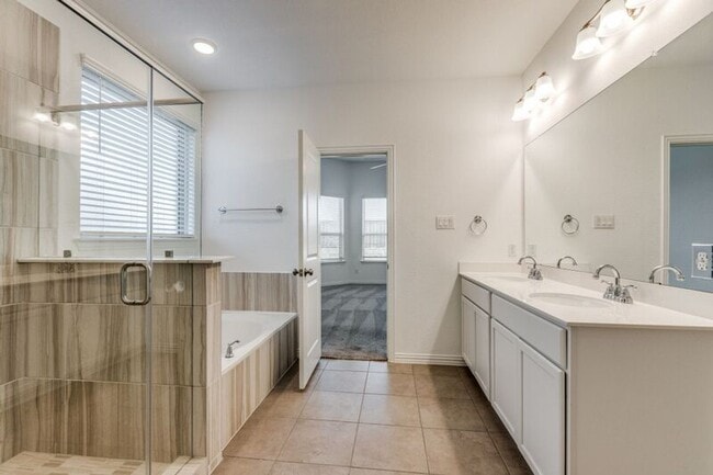 Building Photo - 1501 Ross Ave