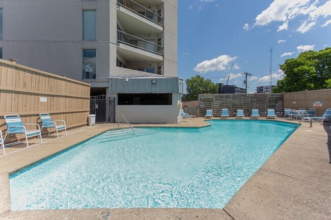 Building Photo - GREAT DEAL FOR SHORT TERM LEASE. AVAILABLE NOW - AUGUST 2026. $1395  FURNISHED INCLUDING UTILITIE...