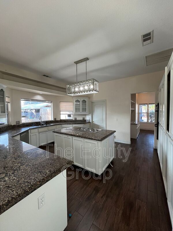 Building Photo - 3503 S Creekside Ct