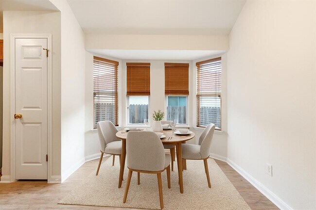 Building Photo - 13806 Greinert Dr