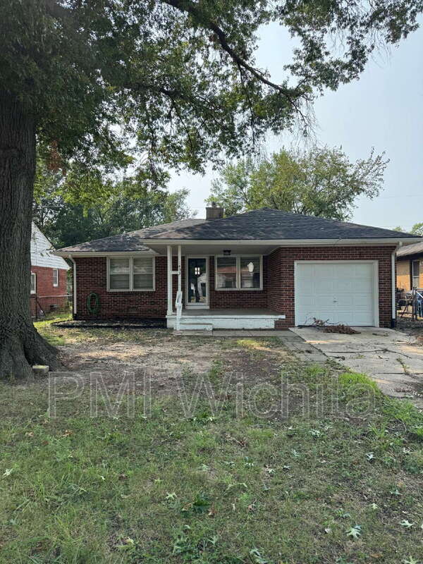Primary Photo - 1453 N Old Manor Rd