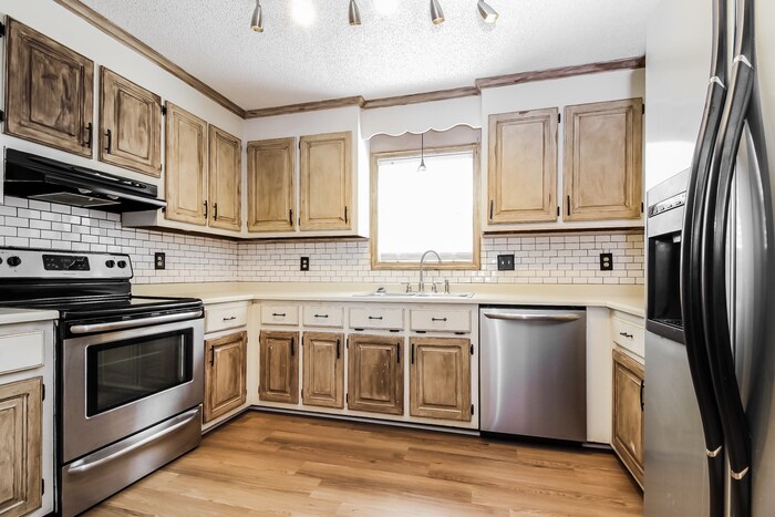 Building Photo - 8 Lantern Ln