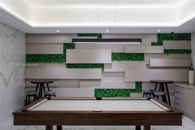 Building Photo - 1000 W Island Blvd