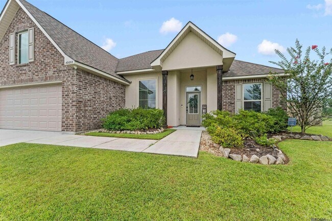 Building Photo - 40053 Maddie Dr