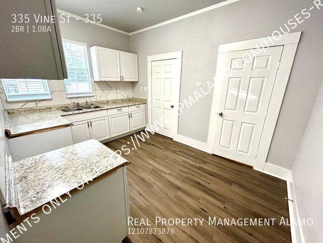 Building Photo - *MOVE IN SPECIAL* AVAILABLE NOW! 2 Bedroom...