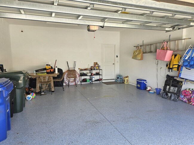 Building Photo - Annual Furnished or Seasonal Short-Term 4 Bedroom 2.5 Bathroom Home in Palmero!