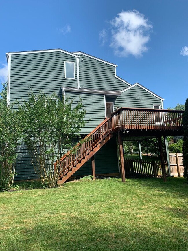 Building Photo - 1100 Cottonwood Dr