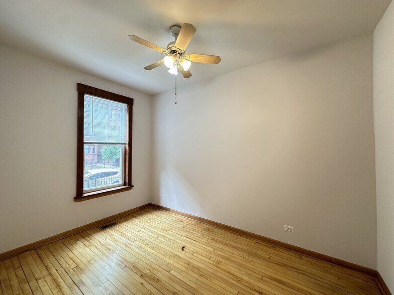 Building Photo - 843 N Maplewood Ave