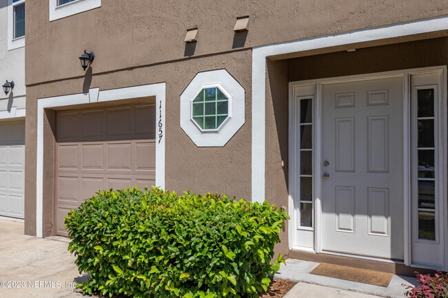 Building Photo - 11657 Hickory Oak Dr