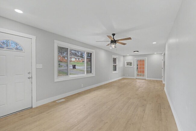 Building Photo - 534 Rosewood Dr