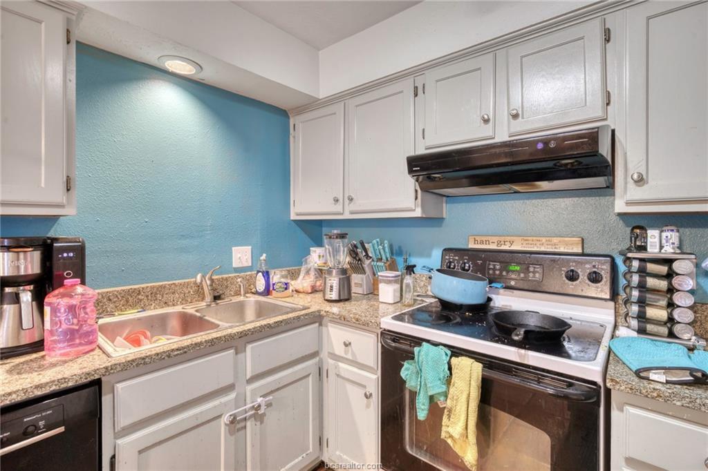 Building Photo - 2400 Longmire Dr