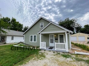 Building Photo - Cute 3 Bed 1 Bath McPherson Home in Good Neighborhood