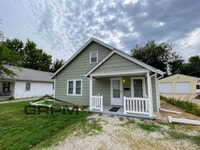 Building Photo - Cute 3 Bed 1 Bath McPherson Home in Good Neighborhood