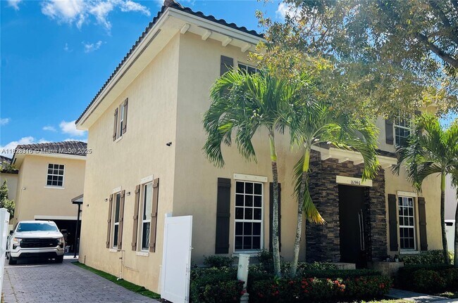 Building Photo - 16946 SW 90th Terrace