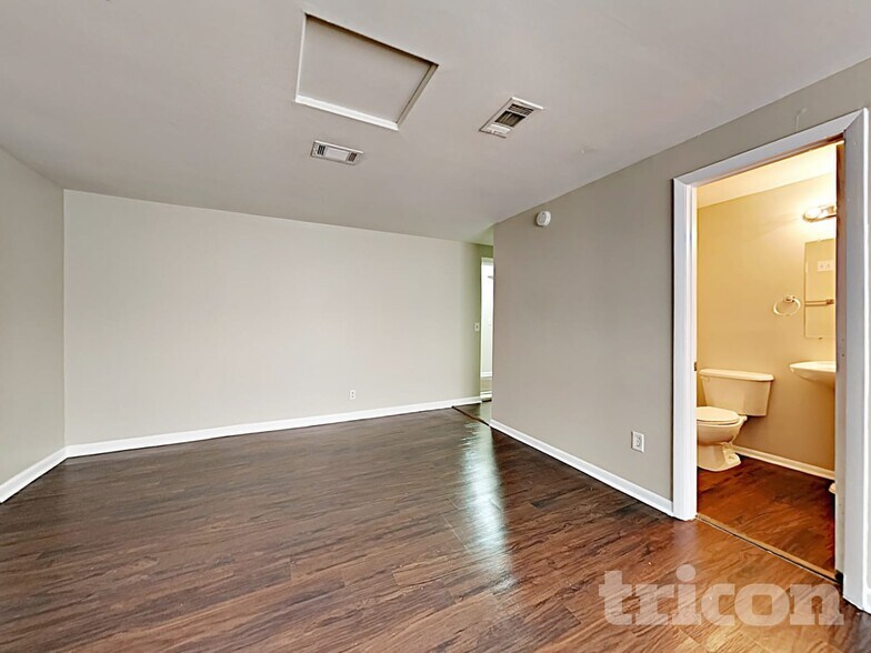 Building Photo - 8508 Woodhurst Dr