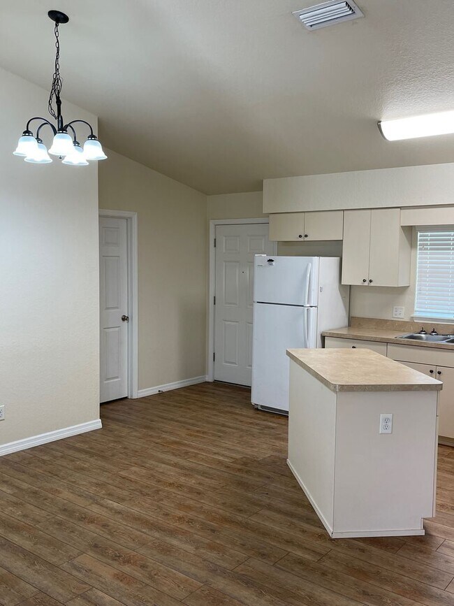 Building Photo - 8118 Juniper Rd