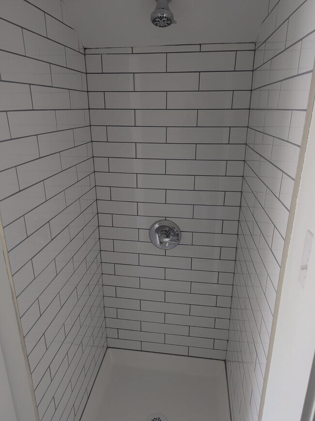 Building Photo - 712 Station Ave