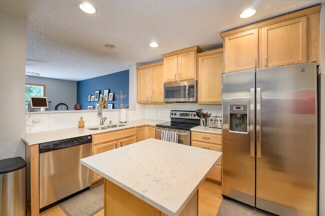 Building Photo - Spacious 4-Bedroom, 4 Bathroom Plymouth Townhouse with Cozy Fireplace - 2510 Sq Ft of Comfort!