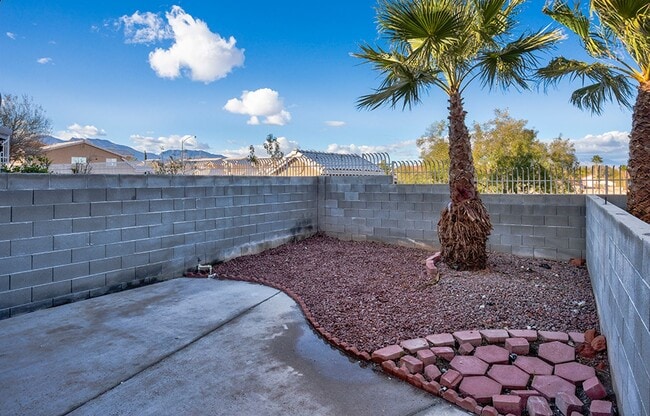 Building Photo - Fantastic 3 bed condo