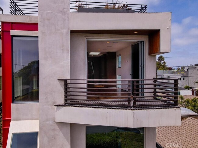 Building Photo - 419 Venice Way