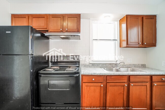 Building Photo - 2580 Grasmere Ave