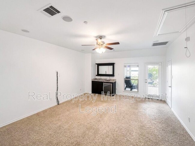 Building Photo - 5729 Knox Dr
