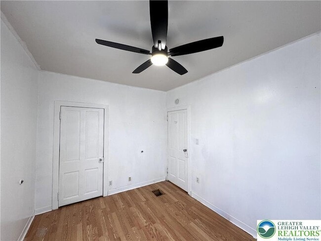 Building Photo - 527 Bradley St