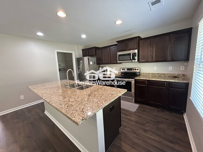 Building Photo - 665 Waterstone Dr