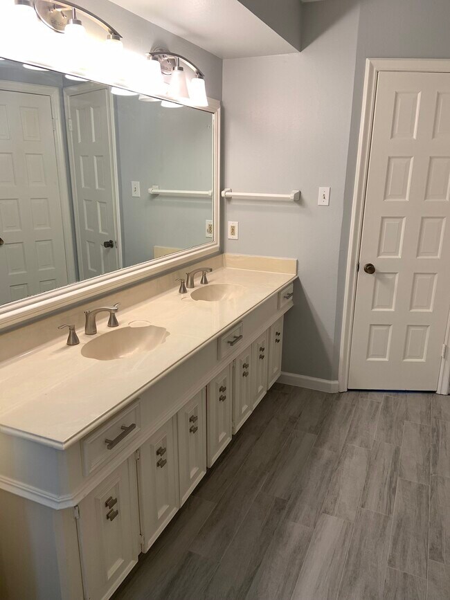 Building Photo - 3123 Bonney Briar Dr