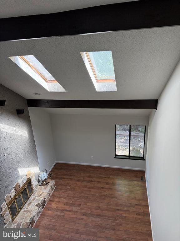 Building Photo - 4 Hazelhurst Dr