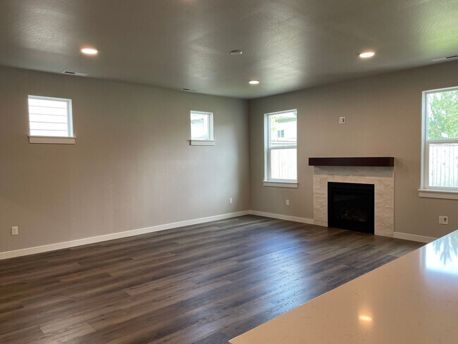 Building Photo - 1131 Rutherford Dr