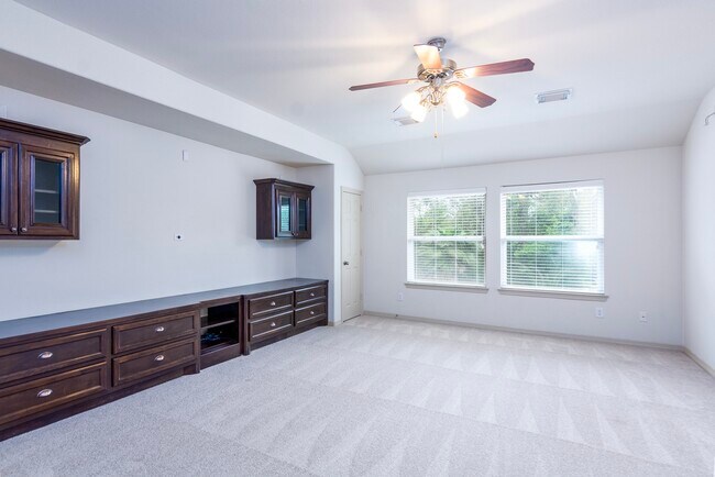 Building Photo - 62 S Longsford Cir