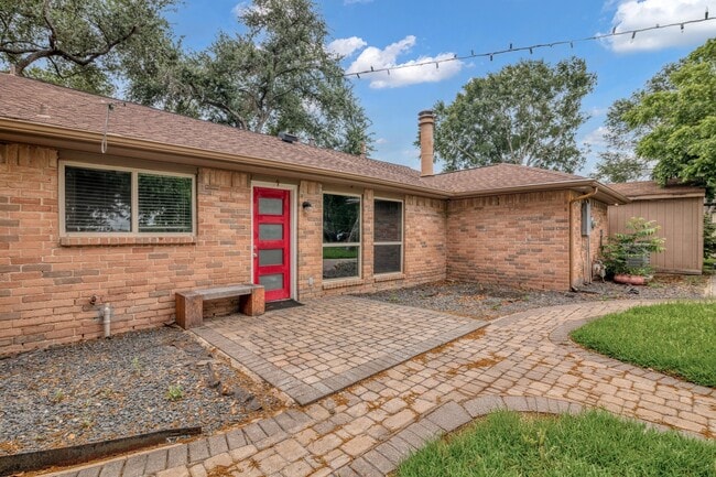 Building Photo - 638 Fair Oak Dr