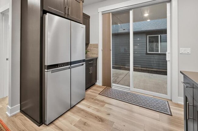 Building Photo - Attractive Modern Easton 3 Bedroom Home