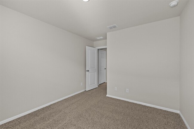 Building Photo - 552 Crestridge Dr N