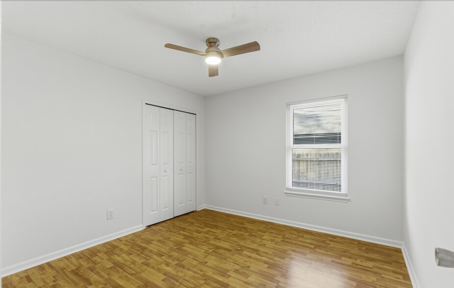 Building Photo - 8510 Majestic Oaks Dr S