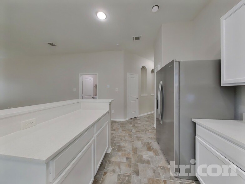 Building Photo - 21451 Sullivan Forest Dr